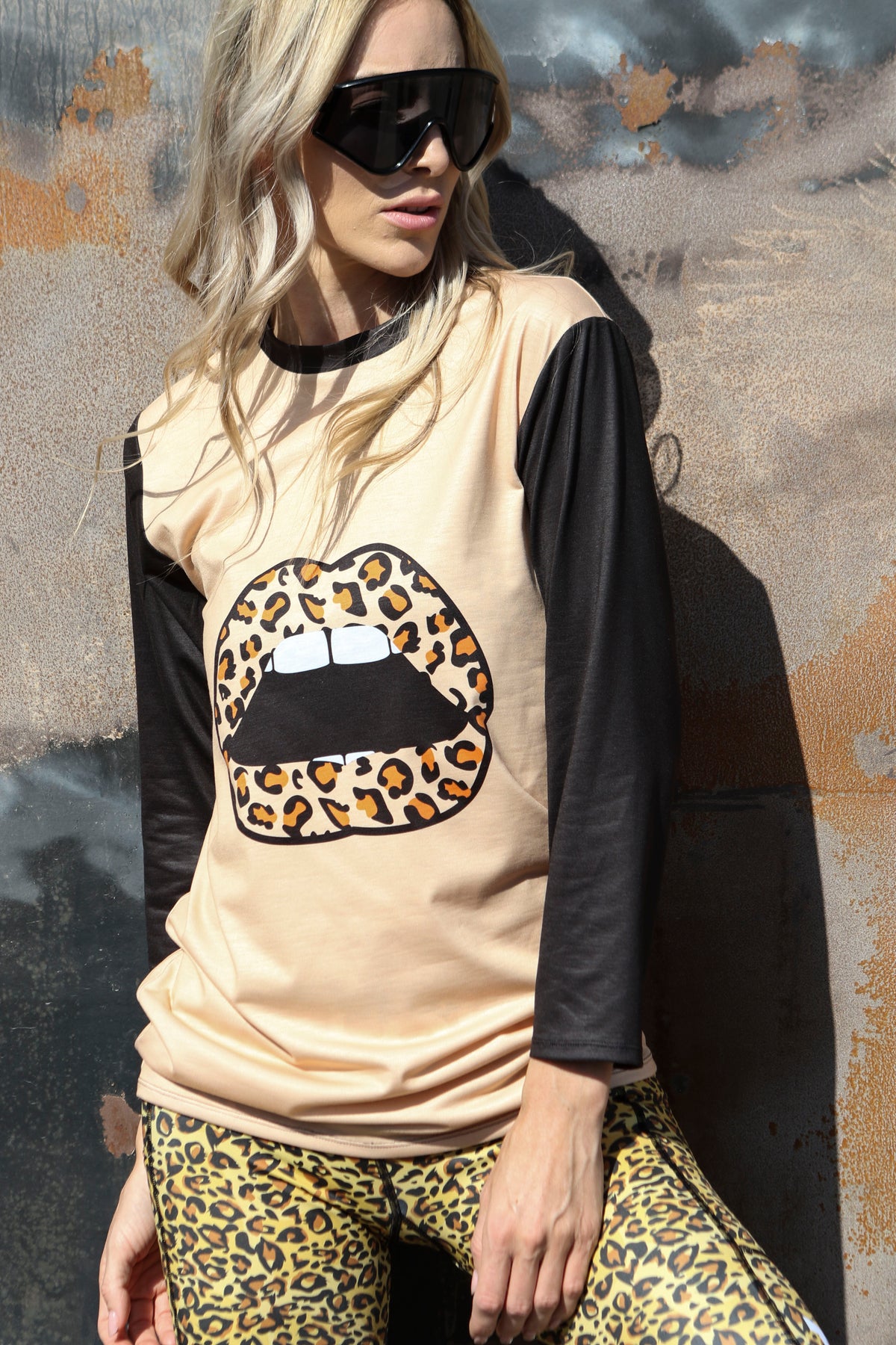 R67™ — Women’s Long Sleeve Run Shirt Lips