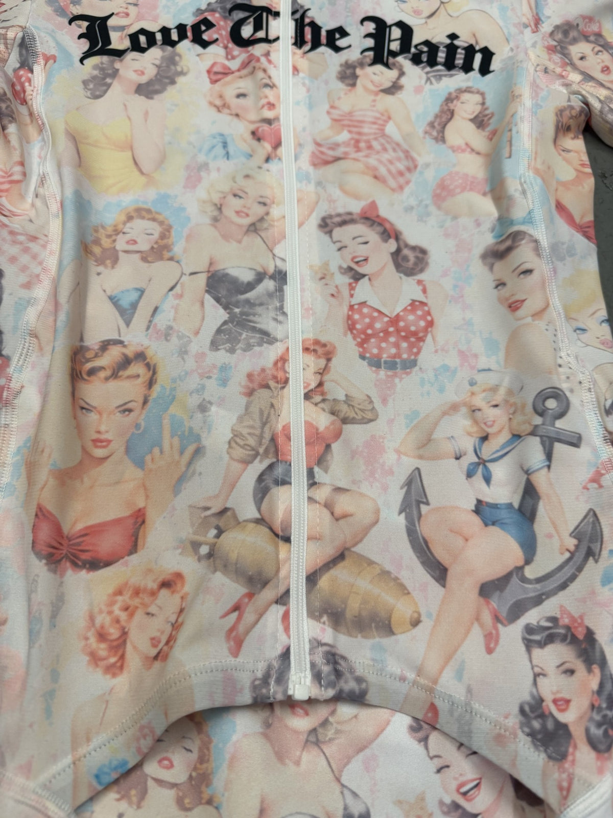 Stealth™ BOMBSHELL front detail, Love The Pain chest print
